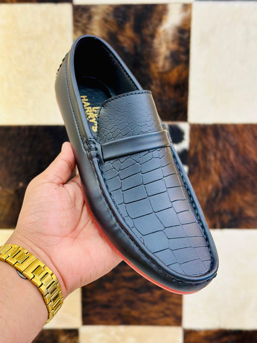 BLACK TEXTURED LOAFERS