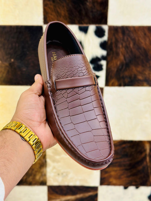 BROWN TEXTURED LOAFERS